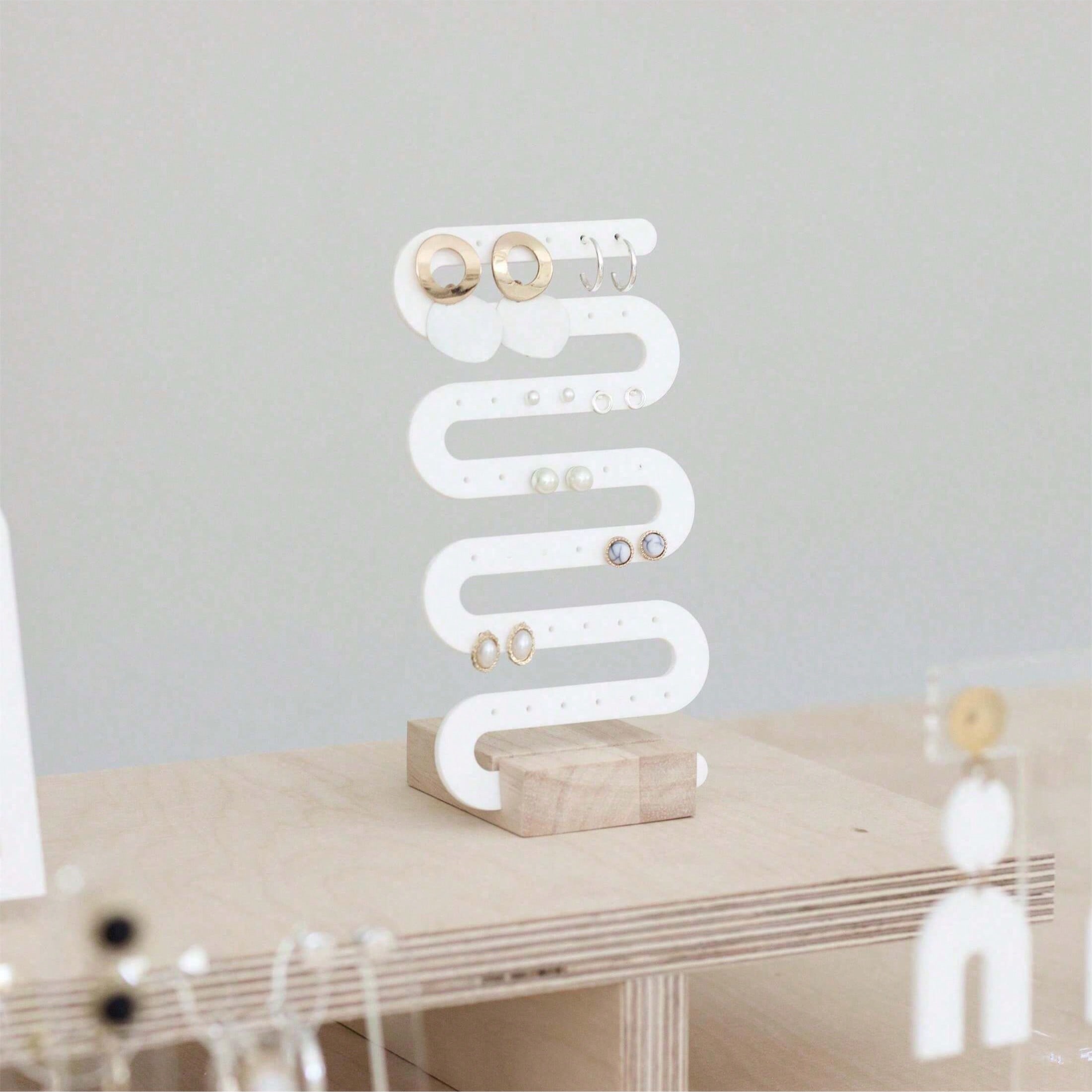 Body Jewelry Websites - Artistieke spiraalvormige acryl sieradenstandaard displayrek voor